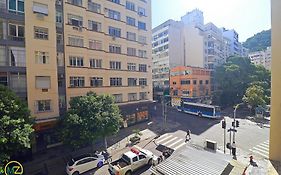 Sala e 2 quartos econômico no posto 5 em Copacabana